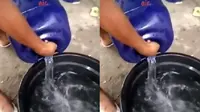 Potongan gambar video emak-emak pedagang tahu goreng di Bojonegoro kena tipu saat membeli minyak goreng di Pasar Babat Lamongan. (Liputan6.com/ Ahmad Adirin)