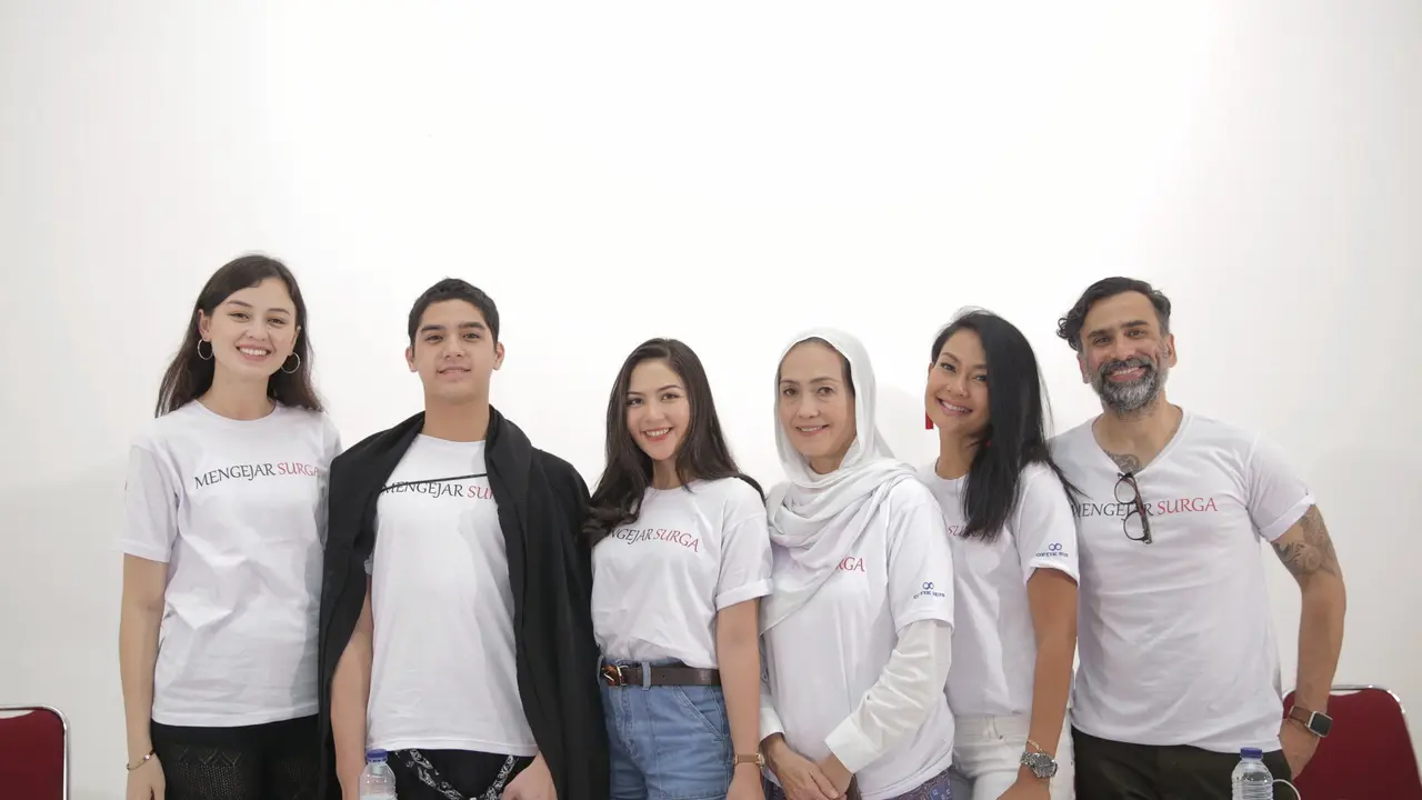 [Fimela] Syukuran film Mengejar Surga
