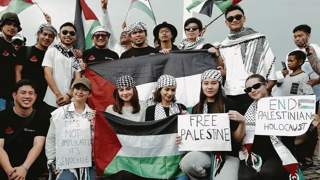Potret Syifa Hadju Hadiri Pengiriman Bantuan Kemanusian untuk Gaza