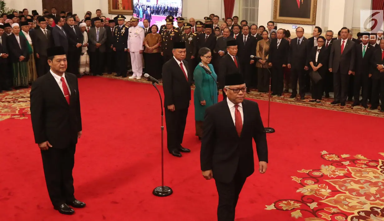 Lima Dubes Luar Biasa dan Berkuasa Penuh RI usai disumpah jabatan di Istana Negara, Jakarta, Rabu (13/2). Hasrul Azwar MM sebagai duta besar RI untuk Kerajaan Maroko merangkap Republik Islam Mauritania berkedudukan di Rabat. (Liputan6.com/Angga Yuniar)