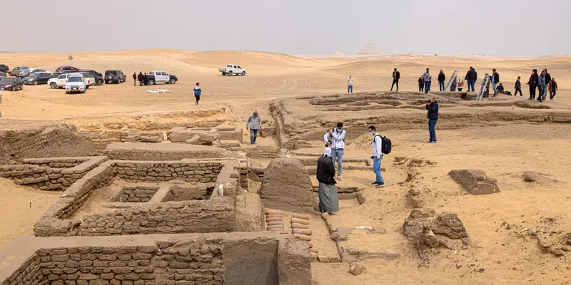 Lima Makam Kuno Ditemukan di Mesir