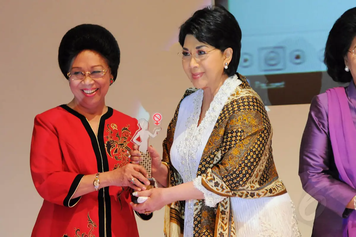 Wanita Indonesia Tanpa Tembakau Beri Penghargaan 