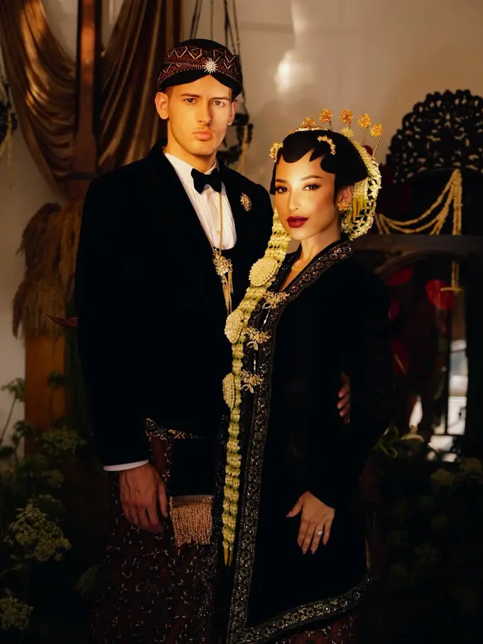 Pesona Perempuan Berparas Bule Jennifer Coppen Dipulas Paes Jawa, Aura Pengantinnya Jelang Nikah dengan Justin Hubner Bikin Pangling