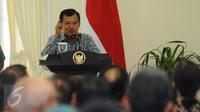 Wakil Presiden, Jusuf Kalla memberikan sambutan jelang peluncuran Jaringan Wartawan Anti Hoax di Jakarta, Jumat (28/4). Selain meresmikan Jawarah, Wapres JK juga menyaksikan pemberian penghargaan HPN 2017. (Liputan6.com/Helmi Fithriansyah)