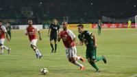 Meski mendapatkan banyak peluang, Persebaya Surabaya gagal menaklukkan Persipura Jayapura di Stadion Gelora Bung Tomo, Selasa (29/5/2018). (Bola.com/Zaidan Nazarul)