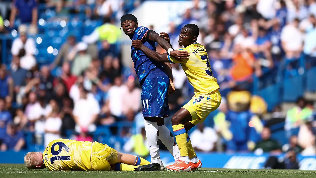 Chelsea melawan Crystal Palace.