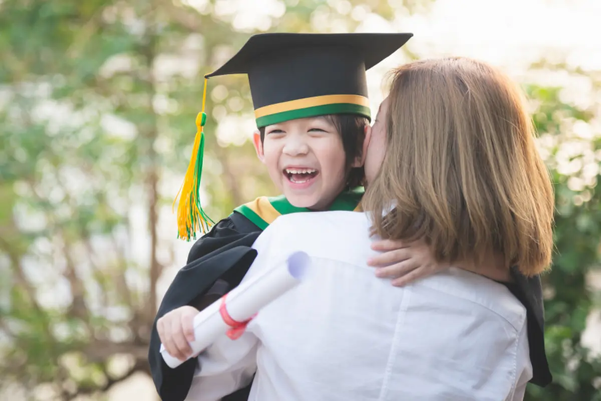 anak wisuda orangtua