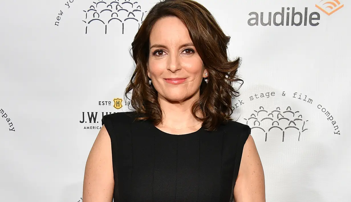 Dilansir dari StyleCaster, Tina Fey pernah mengatakan bahwa Taylor Swift membutuhkan waktu untuk mengenal dirinya sendiri. (DIA DIPASUPIL / GETTY IMAGES NORTH AMERICA / AFP)