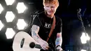 Salah satu hal yang paling ditunggu pada konser nanti adalah sosok Ed Sheeran membawakan lagu-lagu kerennya bersama gitar yang selalu menjadi ciri khasnya.(sumber: Liputan6.com/AFP)