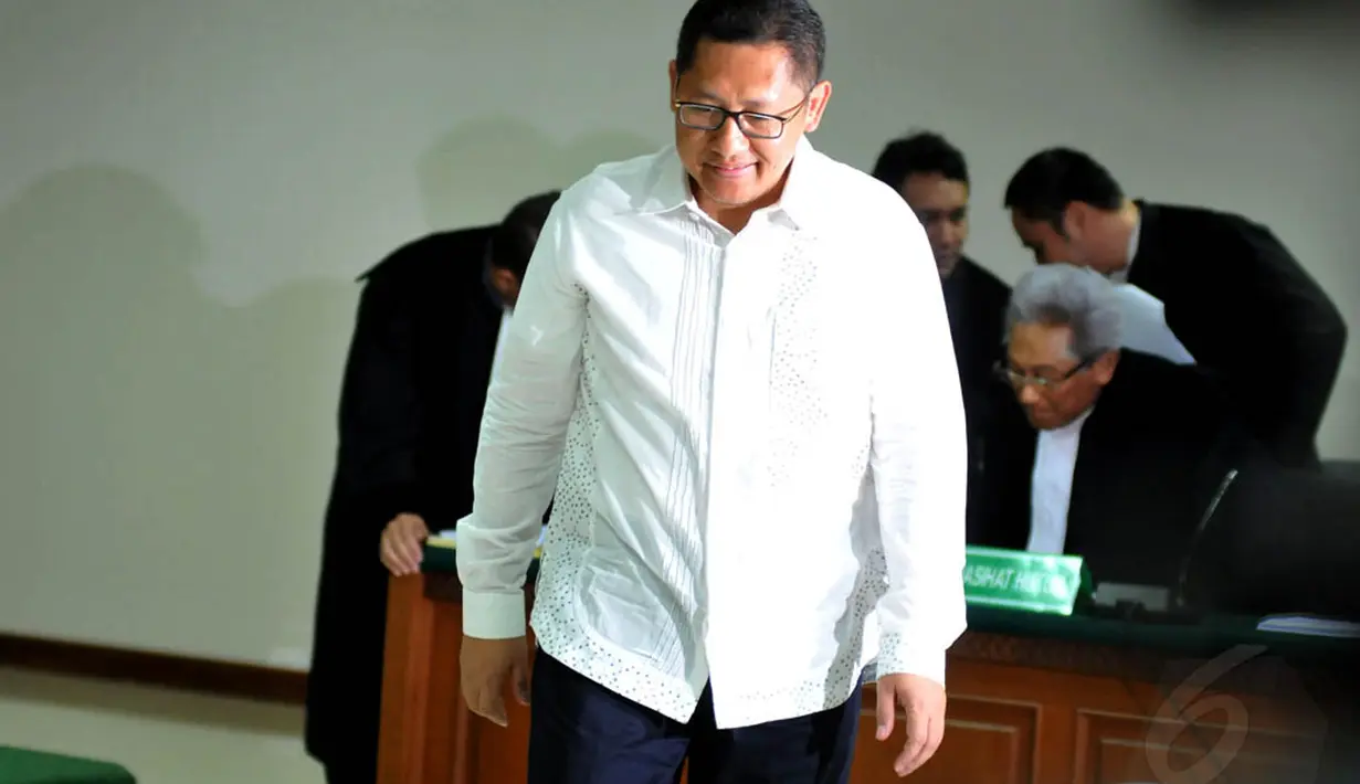 Ketika sidang usai, mantan ketua HMI tersebut tampak terpincang ketika berjalan di Pengadilan Tipikor, Jakarta, Jumat (30/5/14). (Liputan6.com/Johan Tallo)