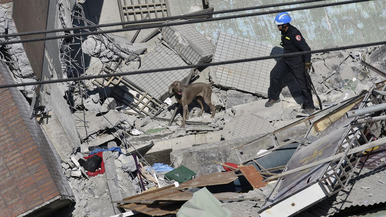 20160208-Dua Hari Terkubur Puing, Dua Korban Gempa Taiwan Berhasil Diselamatkan-Taiwan