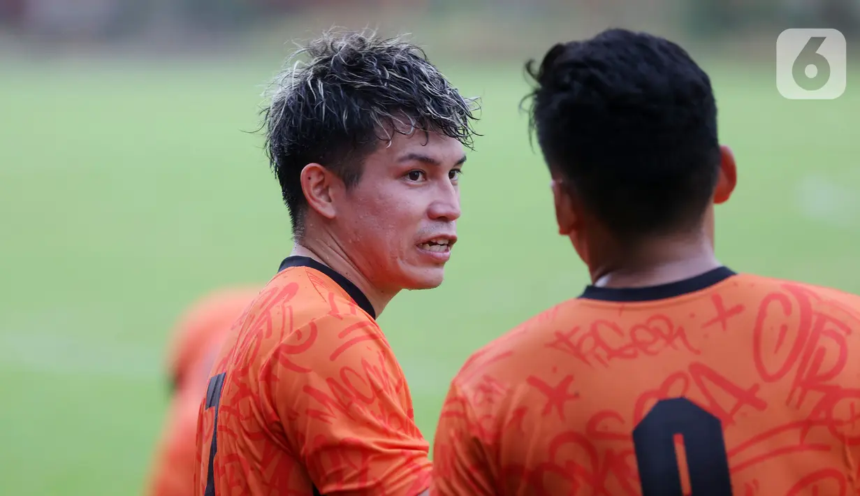 Menurutnya, nomor tersebut memiliki faktor keberuntungan dan bermakna baik. Dia berharap agar karirnya di tim Macan Kemayoran dipenuhi hal-hal baik. (Bola.com/M. Iqbal Ichsan)