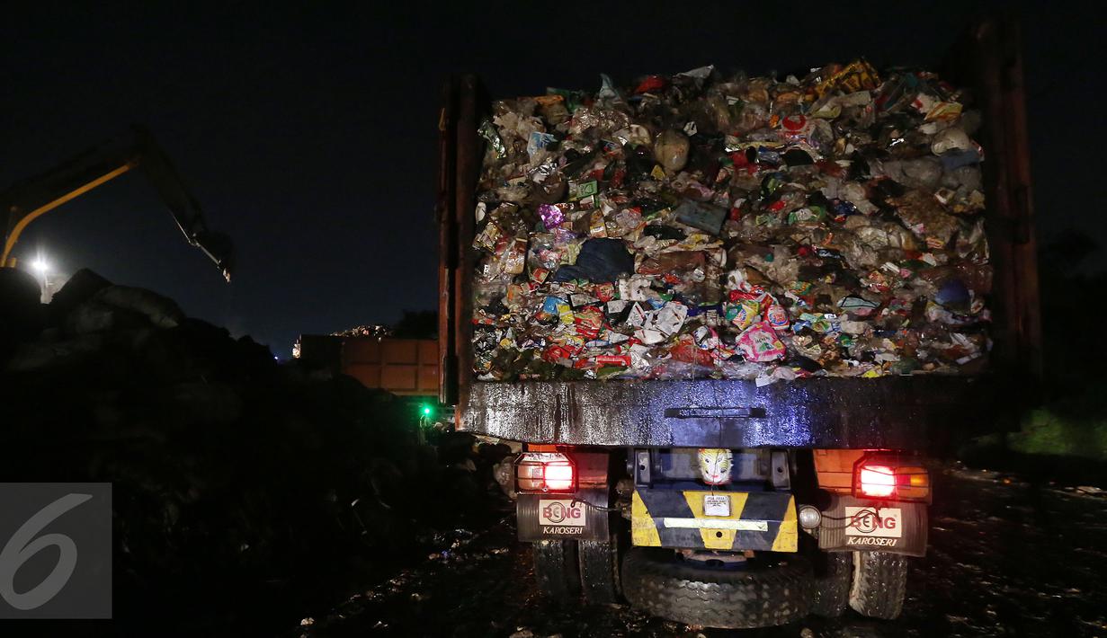 Aroma yang tak sedap menusuk hidung dari setiap penjuru Bantar Gebang yang merupakan tempat pengolahan sampah terbesar di Indonesia tersebut. (Liputan6.com/Johan Tallo) 