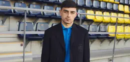 Intip seragam resmi timnas sepakbola Spanyol yang dirancang Loewe (Loewe)