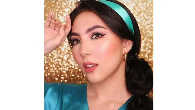 Potret Devienna, Beauty Vlogger 'Kembaran' Nayeon TWICE (sumber: instagram/@deviennaaa)