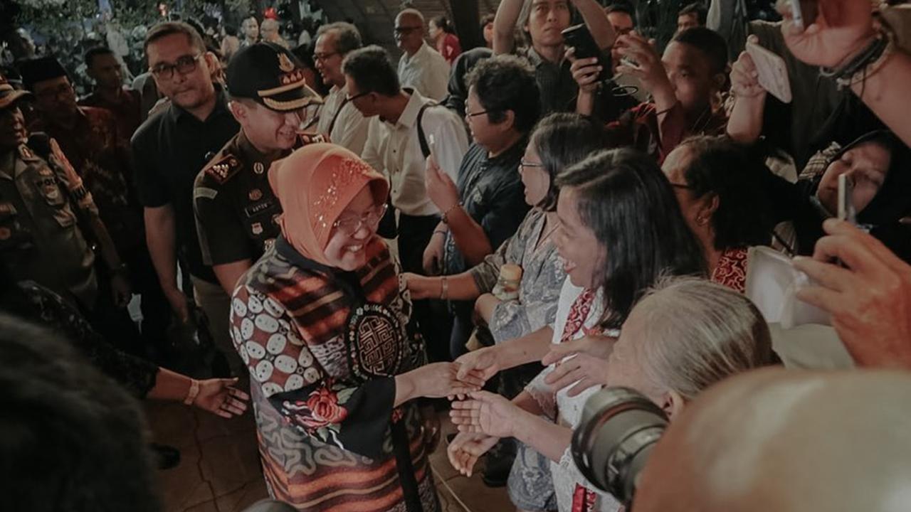 6 Momen Tri Rismaharini Kunjungi  Gereja di Surabaya, Salah Satunya Bekas Lokasi Bom