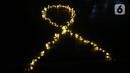Nyala lampu pada malam renungan Hari AIDS Sedunia di Tanah Abang, Jakarta, Rabu (1/12/2021). Acara ini mengampanyekan kepada masyarakat untuk mewaspadai penularan virus HIV/AIDS dan lebih berempati pada penderitanya. (Liputan6.com/Herman Zakharia)