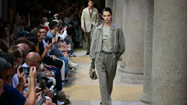 Cara Thom Browne dan Armani Hadapi Panas Terik Eropa di Milan Men's Fashion Week 2027