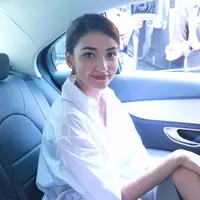 "Kekerasan fisik, ngancem anaknya juga. Misalnya 'saya sentil ya'. Marwa juga pernah dilempar kamper sama Arik. Marwa mengaku terakhir-terakhir ini sama saya," kata Silvia di Pengadilan Agama Cibinong, Bogor, Selasa (20/6). (Adrian Putra/Bintang.com)