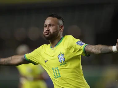 Penyerang Brasil Neymar merayakan gol kelima tiimnya yang dicetak ke gawang Bolivia dalam Kualifikasi Piala Dunia 2026 di Estadio Mangueirao, Sabtu (9/9/2023) pagi WIB. (AP Photo/Bruna Prado)