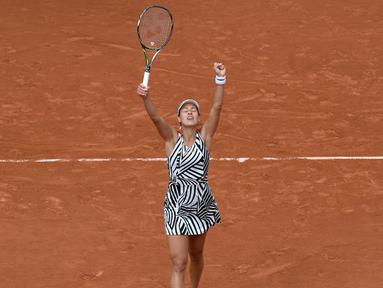 Ekspresi petenis putri Serbia, Ana Ivanovic, setelah mengalahkan petenis Prancis, Oceane Dodin, di babak pertama Prancis Terbuka 2016 di Roland Garros, Prancis, (24/5/2016). (AFP/Miguel Medina)