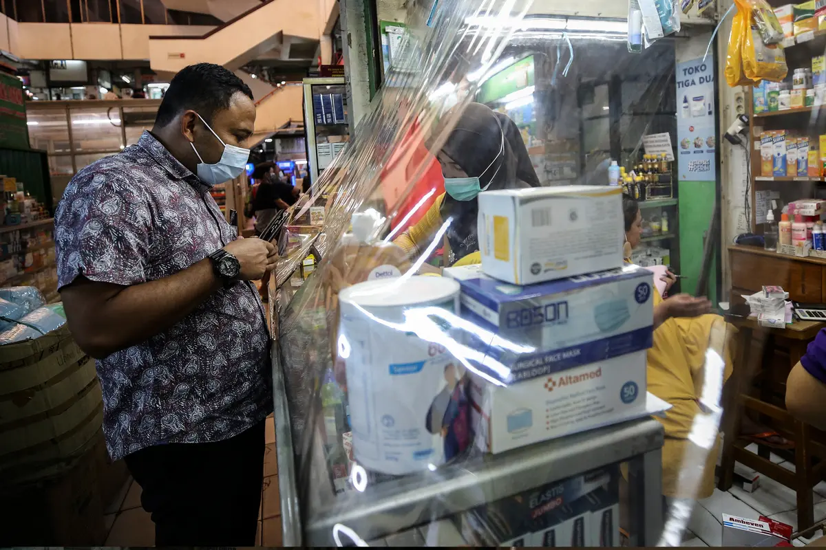 Penjualan Vitamin dan Alkes di Pasar Pramuka Meningkat