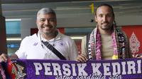 Direktur Teknik Persik Danilo Fernando ikut menjemput Rohit Chand di Bandar Soetta Cengkareng, Tangerang. (Bola.com/Gatot Susetyo)
