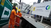 PLN mengoperasikan trafo mobile berkapasitas 30 MVA untuk menyuplai kebutuhan listrik pelanggan di kawasan Thamrin, Jakarta, Senin (25/8/2014)(Liputan6.com/Faizal Fanani)