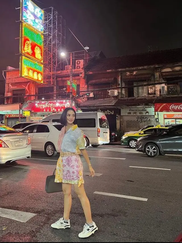 7 Gaya Stylish Ririn Ekawati Liburan di Thailand, Tampil Kekinian bak ABG di Usia 39 Tahun