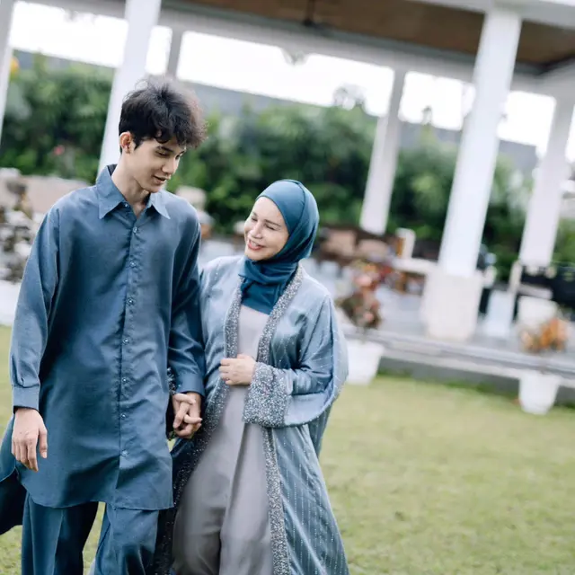 Tampil Berhijab, Ini 7 Potret Rossa Lebaran di Sumedang yang Bikin Pangling