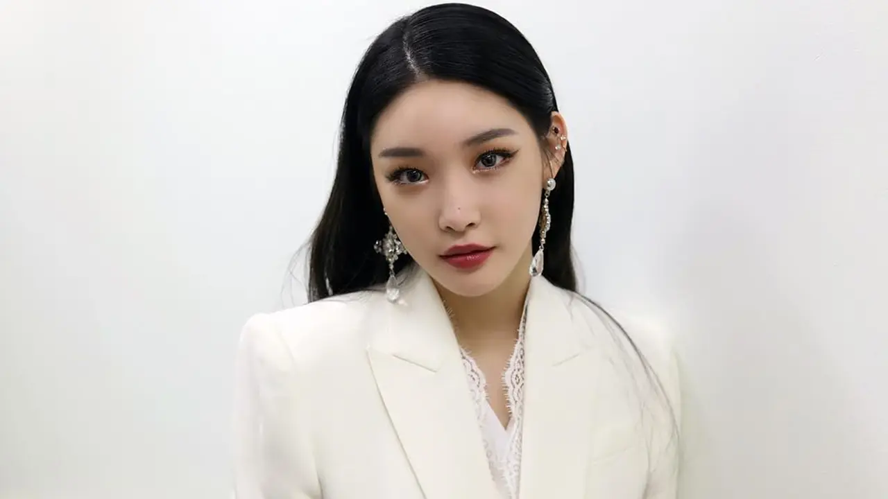 FOTO: Gaya Girl Crush Solois Chungha, Penuh Kharisma dan Pesona