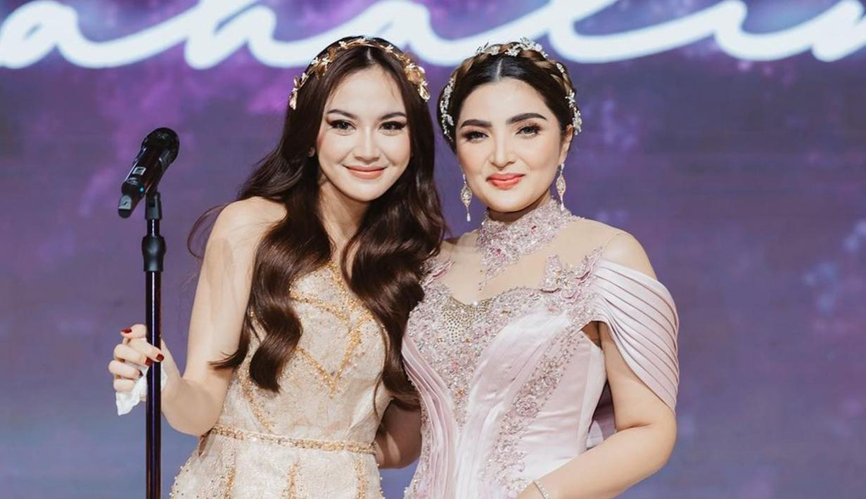 Mahalini menjadi salah satu tamu undangan sekaligus guest star di pesta perayaan bertambahnya usia Ashanty. Dalam momen tersebut, kekasih Rizky Febian itu mempersembahkan beberapa lagu untuk menghibur para artis sekaligus publik figur yang hadir. (Liputan6.com/IG/@mahaliniraharja)