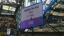 Sayangnya, gol tersebut dianulir wasit. Pengadil lapangan menilai bahwa gerakan yang dilakukan oleh Marc Guehi kepada Moises Caicedo adalah pelanggaran. Bek Crystal Palace tersebut terlihat mendorong pemain lawan untuk membuka ruang tembak di pagar betis Chelsea. (AFP/Justin Tallis)