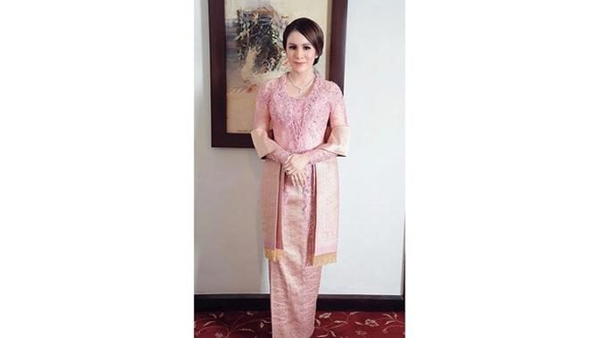 6 Gaya Momo Geisha Berdandan Bak Pejabat, Jadi Sorotan Publik (sumber: Instagram.com/therealmomogeisha)