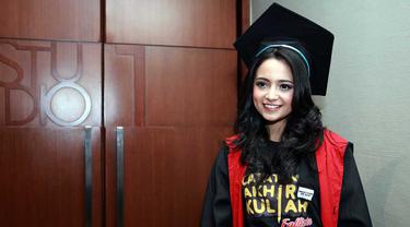 Elyzia Mulachela Bangga Syuting Film Kalam Kalam Langit Di Lombok News Entertainment Fimela Com