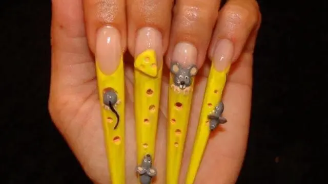 8 Potret Nail Art Ini Nyeleneh Banget, Tertarik Buat?