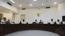 Presiden Jokowi menggelar rapat kabinet terbatas bidang perekonomian di Kantor Presiden, Jakarta, Kamis (30/10/2014). (Liputan6.com/Herman Zakharia)
