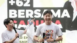 Mantan pelatih Timnas Indonesia, Shin Tae-yong menghadiri acara nonton bareng laga lanjutan Putaran Ketiga Kualifikasi Piala Dunia 2026 melawan Australia di daerah sekitar Setiabudi, Jakarta Pusat, Kamis (20/03/2025) sore WIB. (Bola.com/Bagaskara Lazuardi)