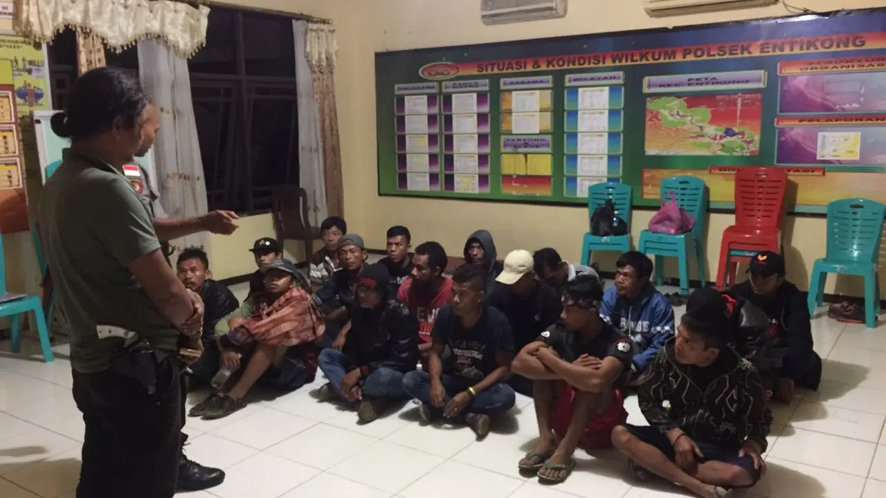 Para calon TKI ilegal itu ditangkap di Jalan Patoka, Dusun Entikong Benuan, Kalimantan Barat.