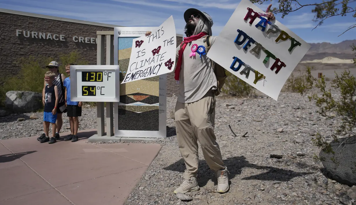 Furnace Creek adalah sebuah komunitas yang tidak berbadan hukum di dalam Taman Nasional Death Valley. Tempat ini merupakan rumah bagi pusat pengunjung taman nasional, yang di dalamnya terdapat termometer digital yang populer di kalangan wisatawan. (AP Photo/John Locher)
