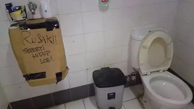 6 Potret Pemberitahuan Barang Rusak Sekalian Curhat Ini Bikin Tepuk Jidat