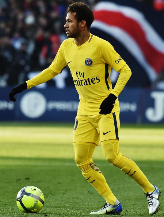 6. Neymar Jr (Nike Neymar Jr Marcurial Vapor XI) - Pemain termahal dunia tidak kalah gagah saat menggunakan sepatu Nike edisi dirinya yang menghasilkan gol tunggal kontra tuan rumah Toulouse FC. (AFP/Pascal Pavani)