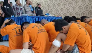 50 pelaku kejahatan dihadirkan saat jumpa pers pengungkapan hasil Operasi Sikat Krakatau 2024 Polresta Bandar Lampung. Foto : (Liputan6.com/Ardi)