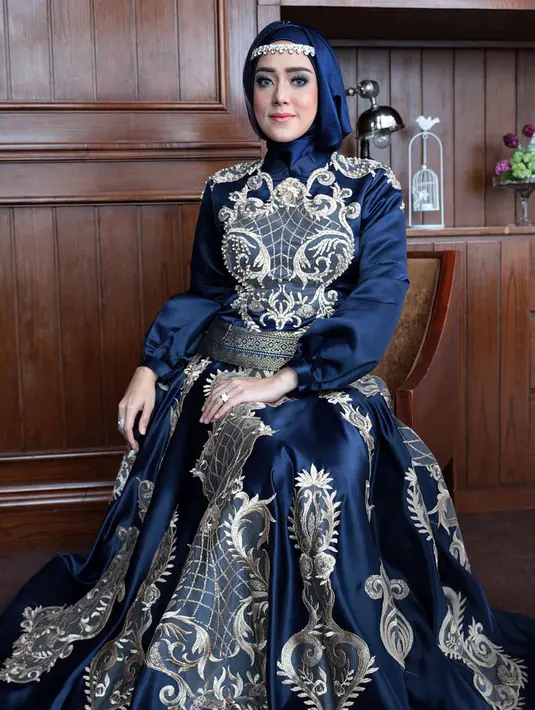 Tidak hanya mengajak anggota keluarganya, dalam momen bahagianya ini, Sonny juga menyertakan beberapa bingkisan yang sebelumnya sudah disiapkan anggota keluarganya. (Deki Prayoga/Bintang.com)