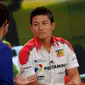 Pebalap Indonesia yang turun di ajang GP2 Series, Rio Haryanto saat mengunjungi SCTV Tower di bilangan Senayan, Jakarta, Jumat (31/7/2015). Tampak, Rio Haryanto (kanan) saat melakukan wawancara dengan SCTV. (Liputan6.com/Helmi Fithriansyah)