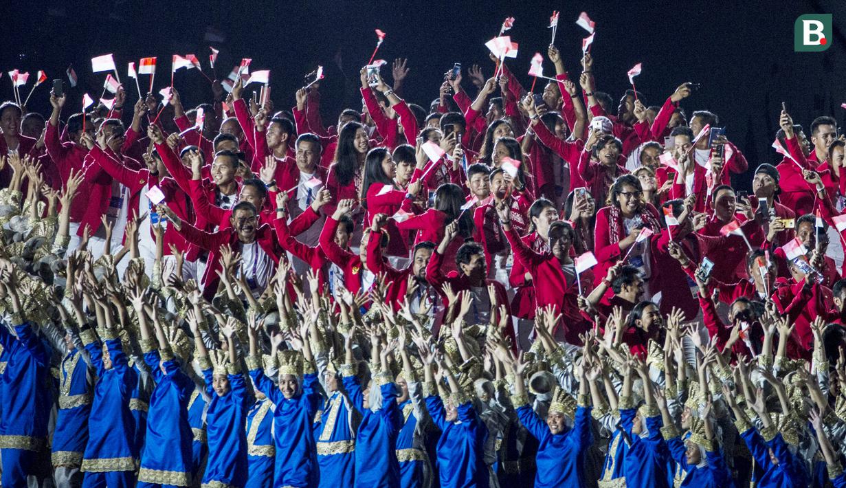 Kontingen Indonesia saat upacara pembukaan Asian Games di SUGBK, Jakarta, Sabtu, (18/8/2018).  Indonesia mengikutsertakan total 938 atlet, 365 ofisial dalam Asian Games 2018. (Bola.com/Vitalis Yogi Trisna)