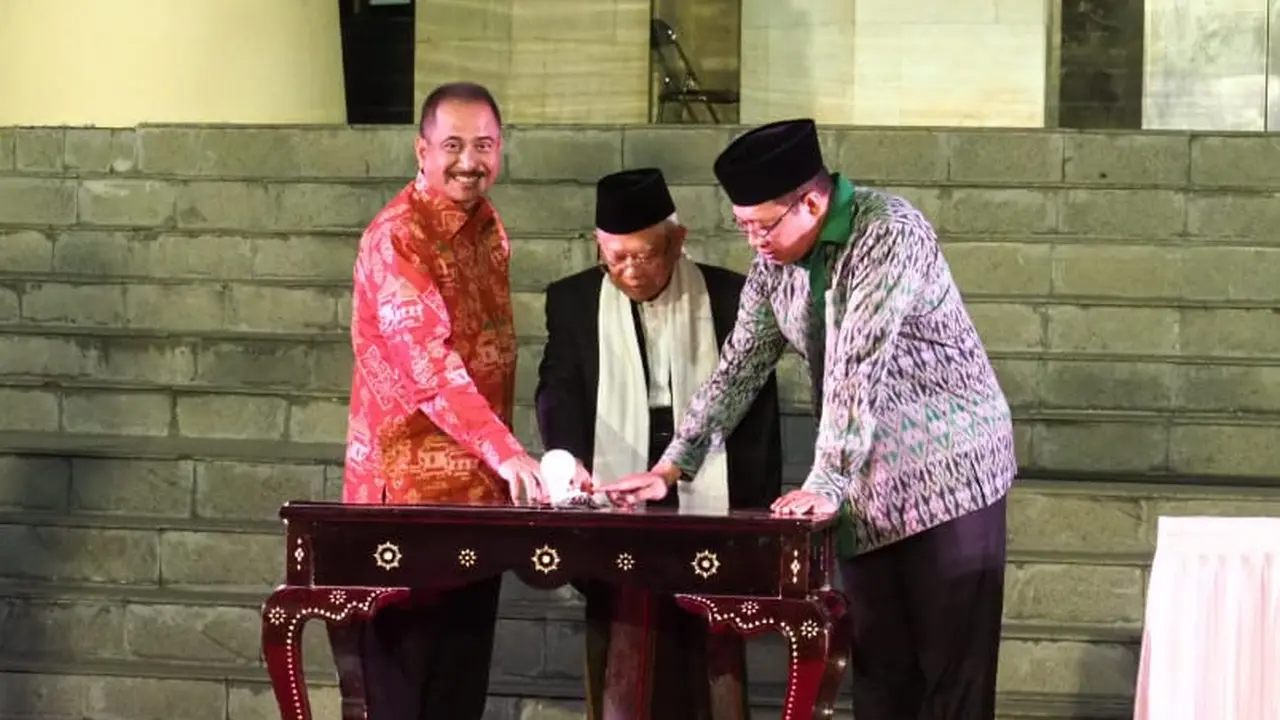 Menpar dan KH. Ma'aruf Amin Resmikan Tata Cahaya Masjid Hubbul Wathan