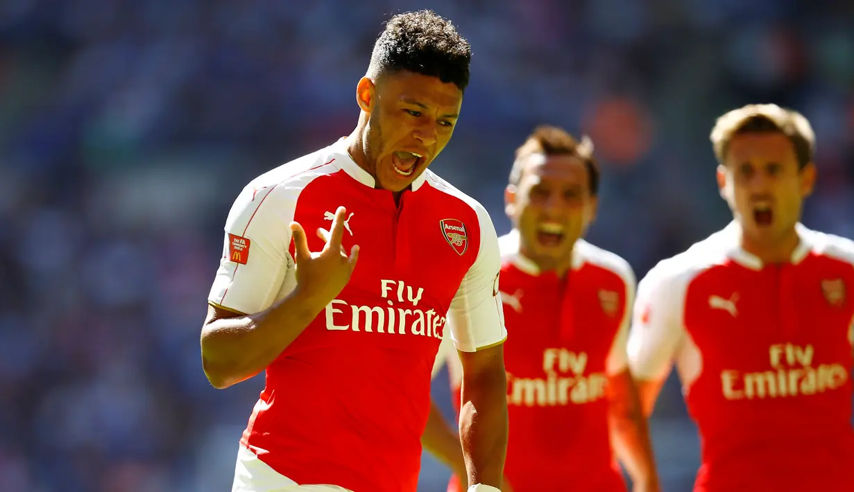 Pemain Arsenal, Alex Oxlade-Chamberlain, merayakan gol yang dicetaknya ke gawang Chelsea dalam Community Shield 2015 di Stadion Wembley, Inggris. Minggu (2/8/2015) malam WIB. (Reuters/Darren Staples)
