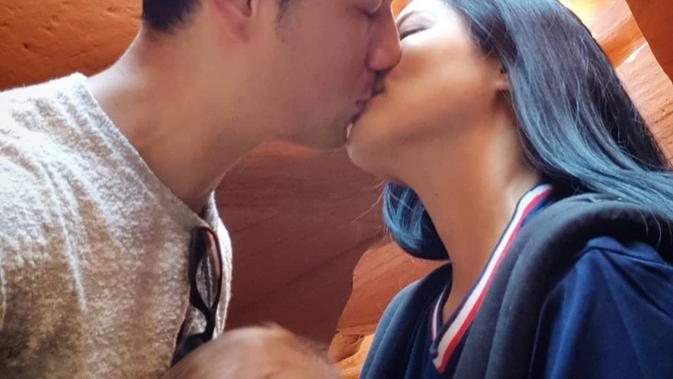 Cerita Romantis 20 Tahun Bersama Christian Sugiono Punya Ciuman Khas Untuk Titi Kamal Lifestyle Fimela Com