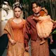 Mahalini viral dengan busana lebarannya, ia memilih mengenakan kebaya lace warna terracotta orange dipadukan selendang yang serasi dengan bawahan kainnya. [@mahaliniraharja]